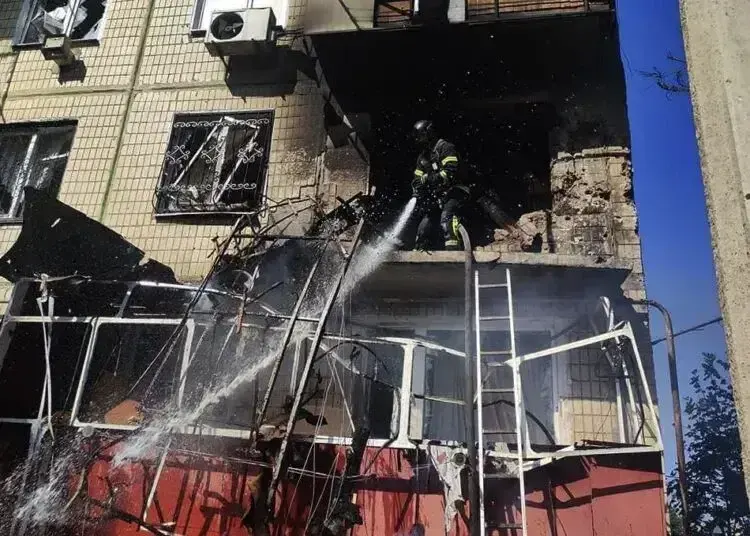 Окупанти влучили у пʼятиповерховий будинок на Дніпропетровщині