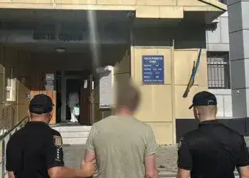 Двох дніпрян спіймали на тому, що вони відправляли в Одесу гранати поштою