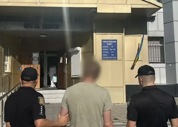 Двох дніпрян спіймали на тому, що вони відправляли в Одесу гранати поштою