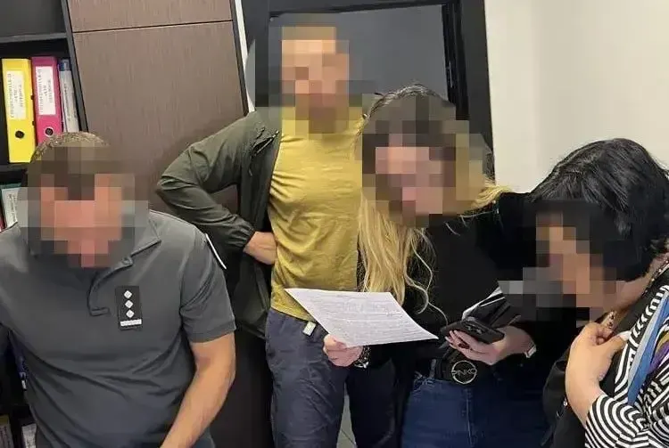 Командир однієї з військових частин на Дніпропетровщині закупив неякісний одяг для військових на 200 млн грн