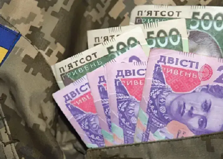 Посадовець військової частини з військовослужбовцями проводив махінації з бойовими виплатами на Дніпропетровщині