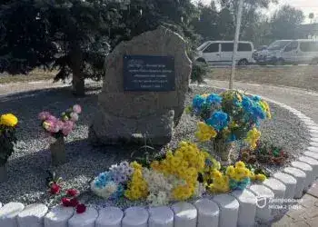 На площі Єдності у Дніпрі відкрили місце вшанування пам'яті захисників і захисниць Новокадацького району