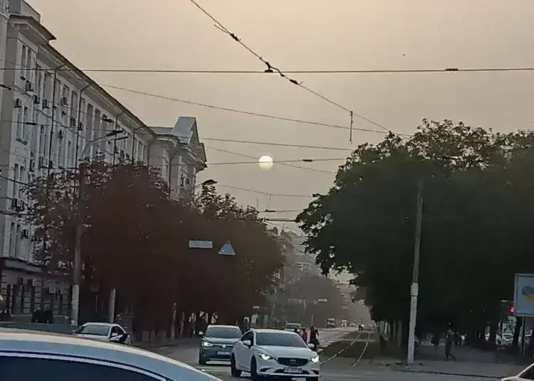 Найбільше потерпає від пиловоє бурі Дніпро: показники повітря і прогнози