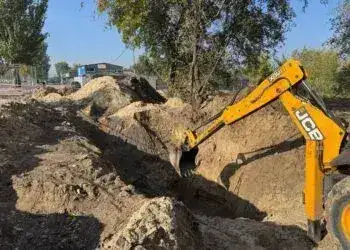 На ж/м Лівобережний-3 у Дніпрі проводять масштабний ремонт колектору