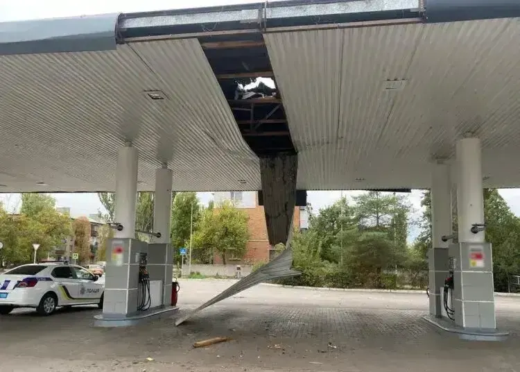Окупанти вдарили дроном по АЗС у Нікополі - є постраждалі
