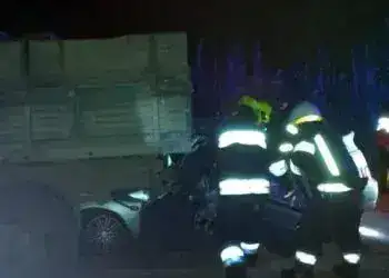 Страшна аварія на Дніпропетровщині: внаслідок зіткнення з вантажівкою, водія затисло в легковику