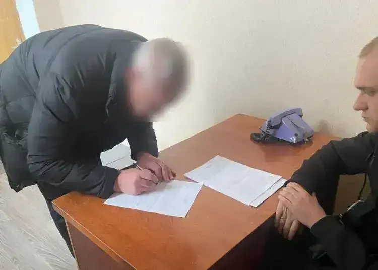 Дніпрянин викликав "швидку", а потім погрожував медикам та стріляв з рушниці