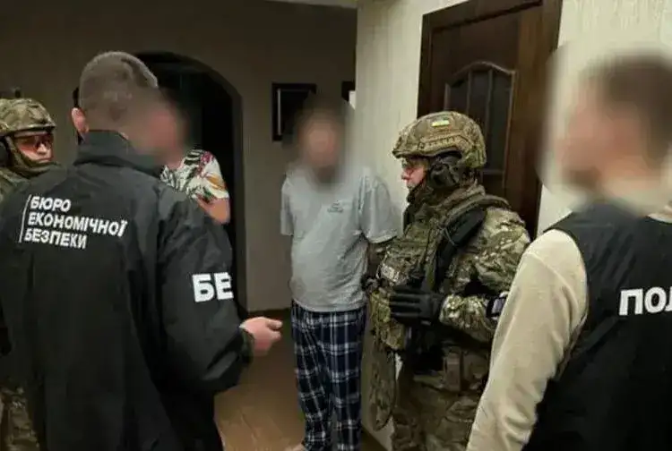 Дніпровська міськрада закуповувала монокуляри та тепловізори для військових за завищеними цінами