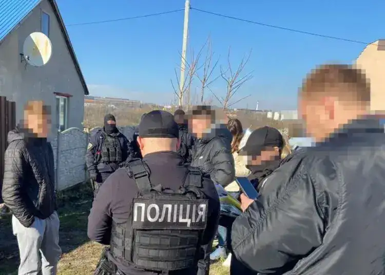 У Дніпрі викрили шахраїв, які відкрили кол-центр на окупованій частині Донеччини та обманювали українців