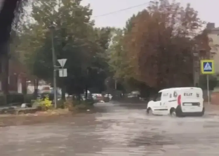 Дніпро затопило - до кінця прогнозують дощ та грозу
