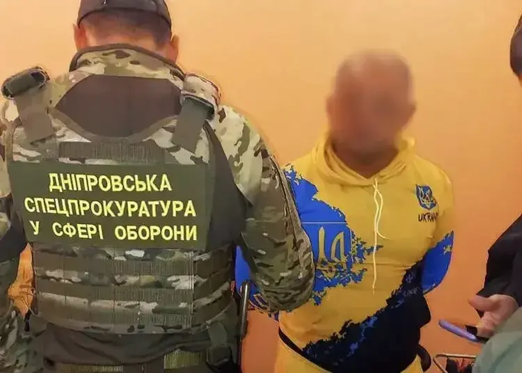 Військовослужбовець з Дніпропетровщини шукав для росіян, де розміщені літаки F-16