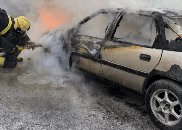 У Дніпрі під час руху спалахнув автомобіль