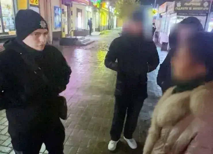 У Дніпрі шахрай під виглядом військовослужбовця пограбував 19-річного містянина