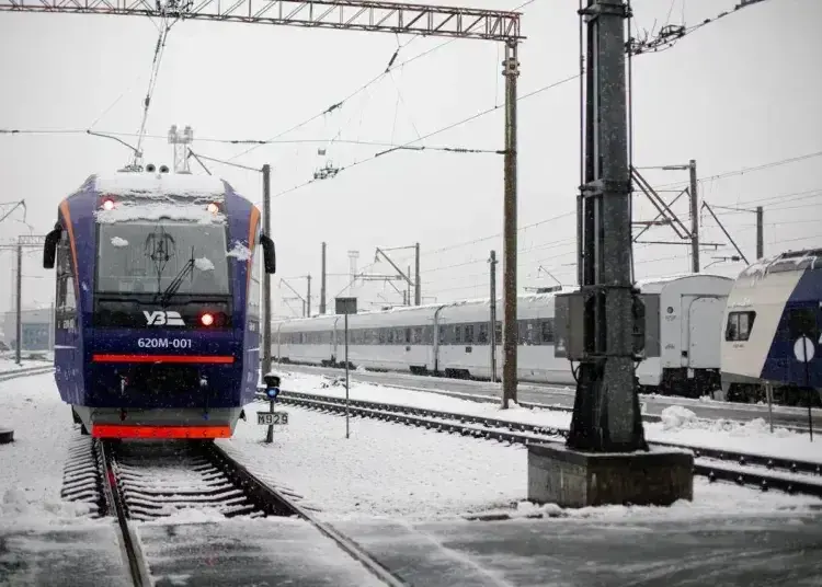Укрзалізниця запустить до Дніпра додаткові поїзди