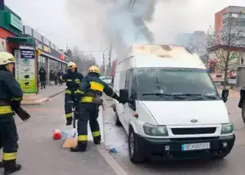 У Дніпрі загорівся мікроавтобус
