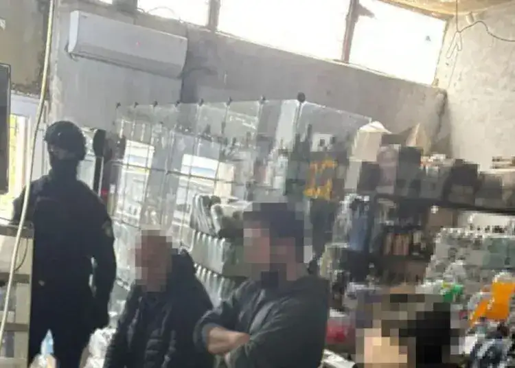 У Дніпрі збували контрабанду алкоголю і цигарок