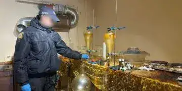 В Україні зупинили масштабний збут наркотиків, який організували дід з онуком