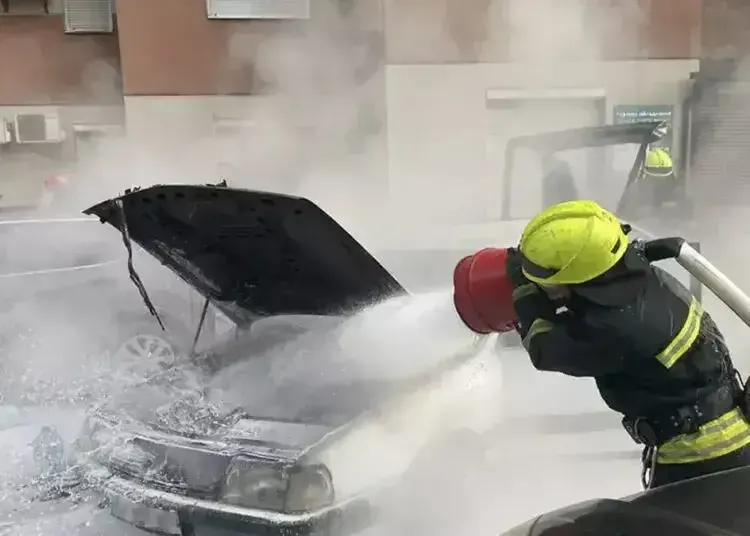 У Дніпрі загорівся легковий автомобіль