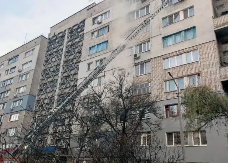 У Дніпрі в пожежі врятували двох дорослих та дітей