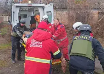 Через обстріл Нікополя двоє людей у важкому стані