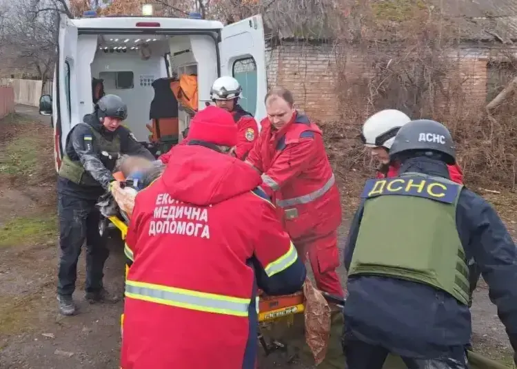 Через обстріл Нікополя двоє людей у важкому стані