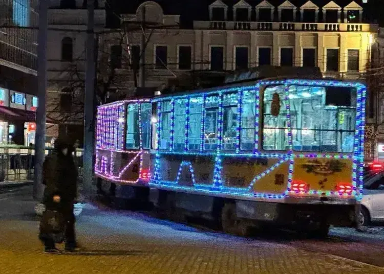 Відзавтра у Дніпрі можна буде зустріти святкові трамваї та тролейбуси