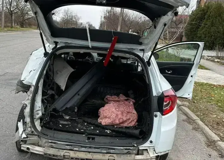 У Нікополі ворожий дрон влучив в автівку з цивільним
