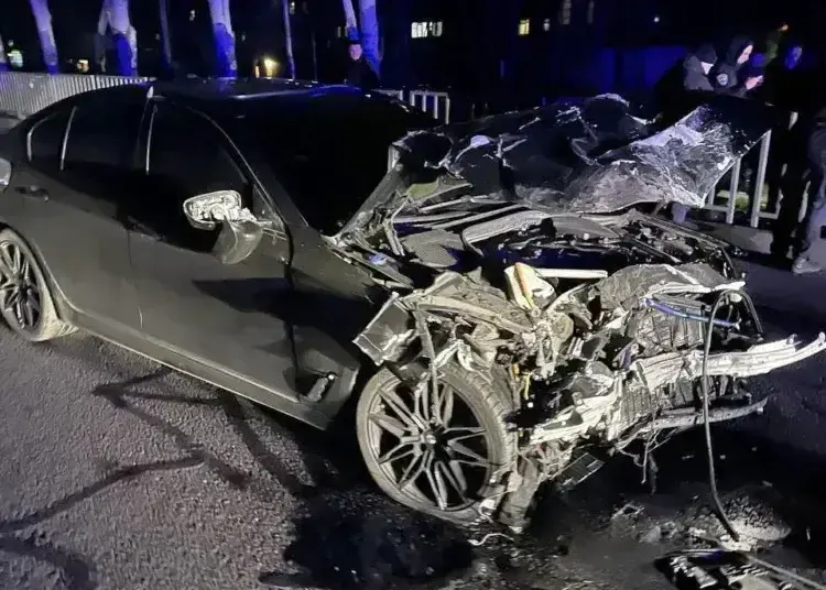 Страшна аварія у Дніпрі: БМВ вʼїхав в авто з дітьми, загинула 10-річна дівчинка
