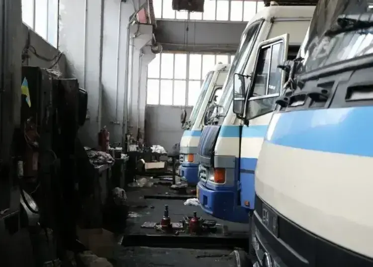 Якщо не піднімуть ціни на проїзд, у Дніпрі зникнуть автобуси