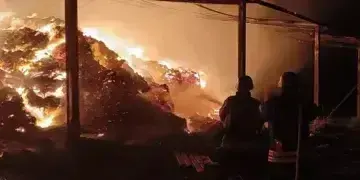 На Дніпропетровщині сталася масштабна пожежа внаслідок обстрілу