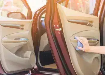 Як усунути неприємні запахи з автомобільного салону