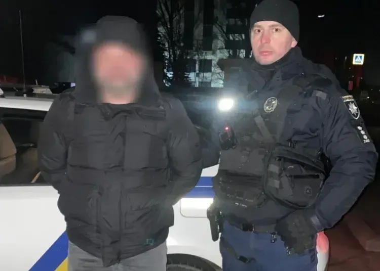 Ревнивий дніпрянин випустив десяток куль у суперника та прострілив ногу коханій