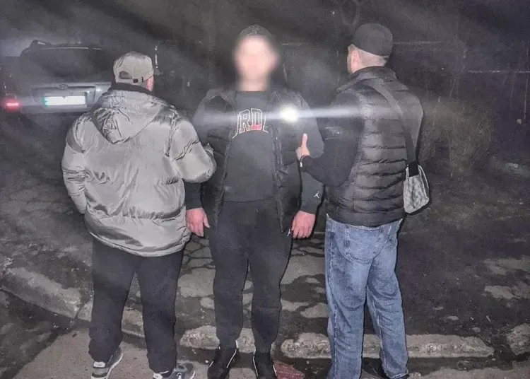 У Дніпрі невідомий відкрив стрілянину по авто з людиною всередині