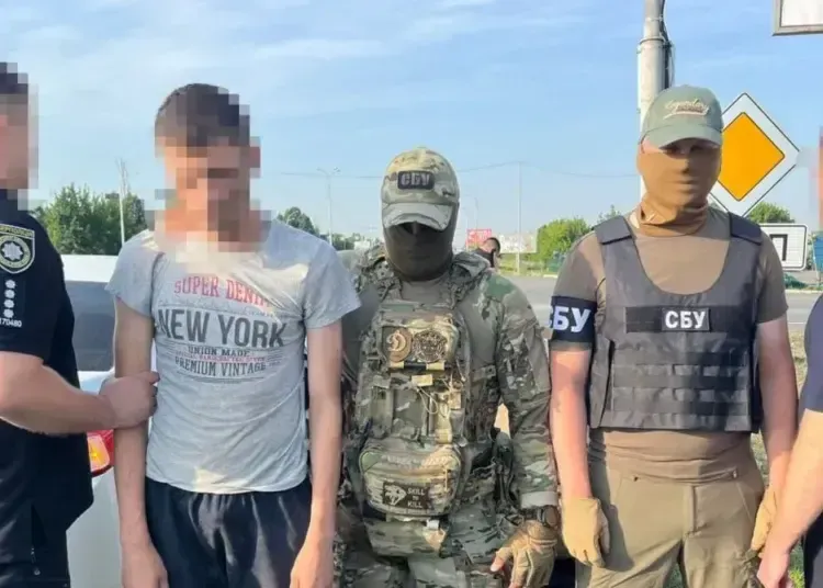 Злочинці у Дніпрі викрадали телефони загиблих військових з моргу та отримували доступ до їх коштів