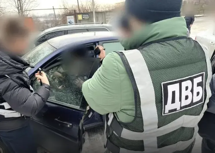 У Дніпрі екс-працівник сервісного центру МВС за 5 тисяч доларів допомагав ухилитися від мобілізації