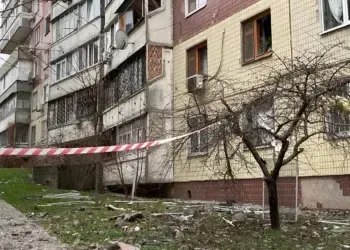 Вночі Дніпро атакували безпілотники та побили багатоповерхівки
