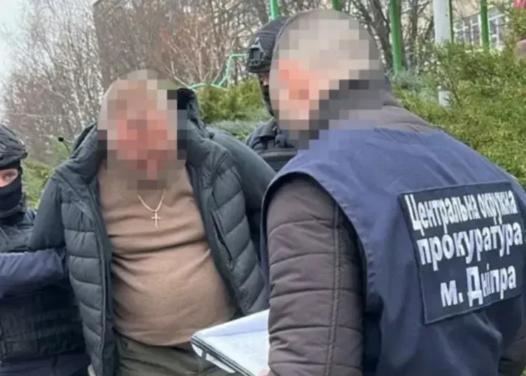 У Дніпрі директор ТОВ сприяв у виїзді військовозобов'язаних за кордон