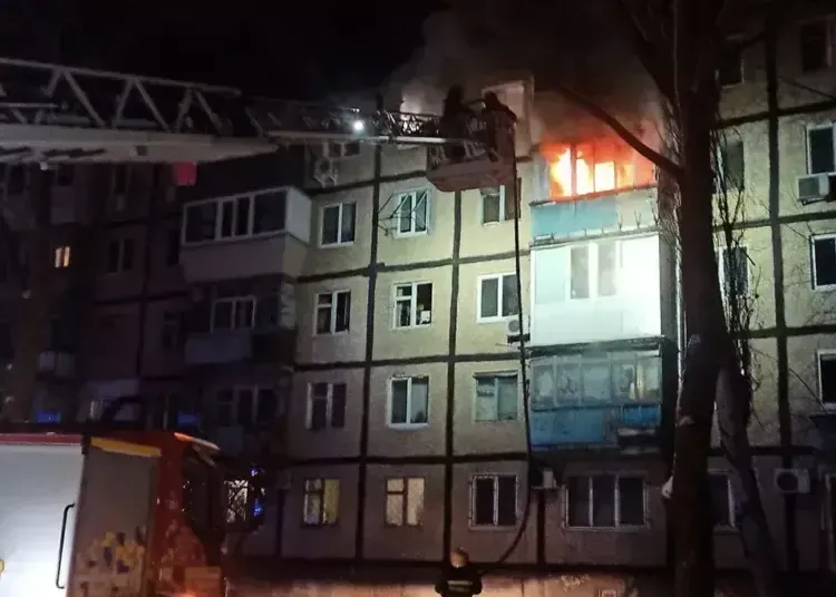 Вчора у Дніпрі горіли квартира і приватний будинок: що сталося?