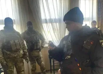 У дніпровському готелі чоловік тримав працівника у заручниках та погрожували вибухівкою