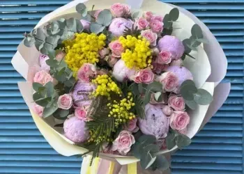 Какие цветы на 8 марта подходят для жены, мамы и дочери