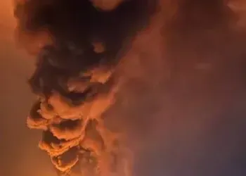 Дніпровський район атакували ворожі БПЛА: спалахнула сильна пожежа