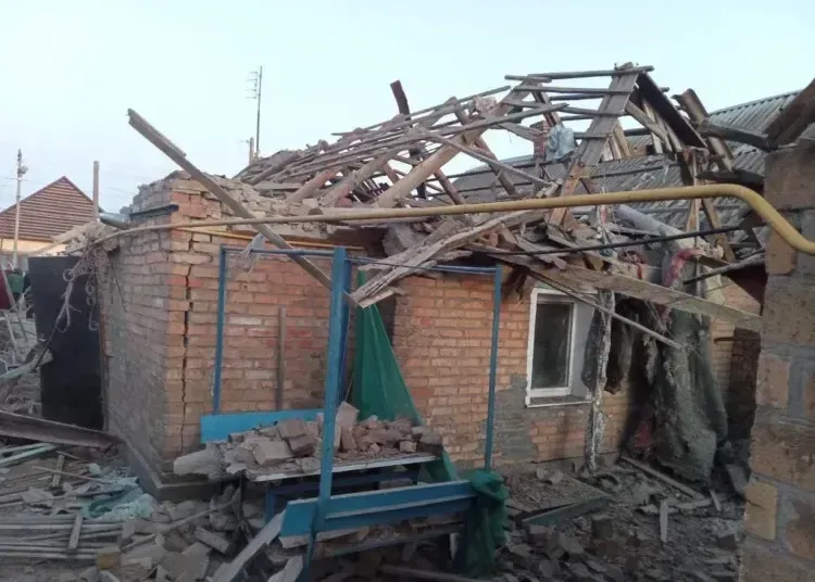Росіяни вдарили ракетою по Кам'янському району - троє поранених