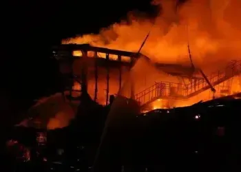 Атака на Дніпро: ресторанний комплекс згорів вщент, четверо людей загинули