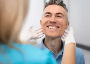 Вставить зубы в Киеве: как вернуть улыбку с Eurodental