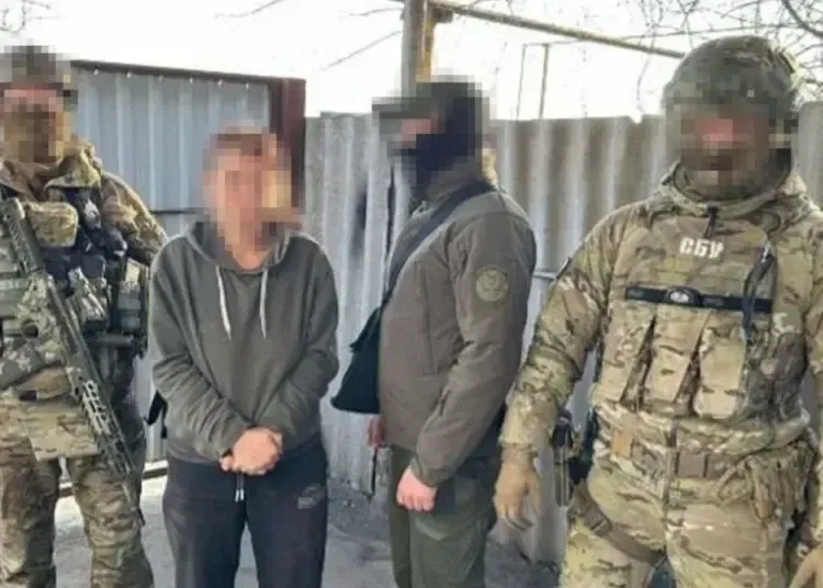 Агентка рф у Дніпрі шпигувала за ЗСУ через камеру в шпаківні