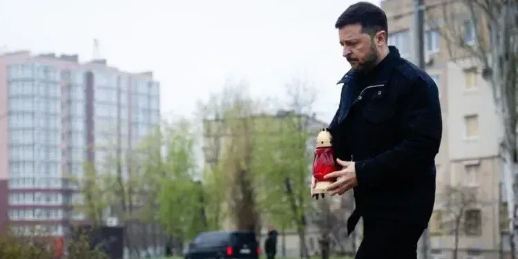 Зеленський відвідав місце влучання у Кривому Розі, де росіяни вбили 9 дітей