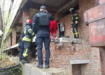 У Дніпрі з покинутої будівлі впала 14-річна дівчинка