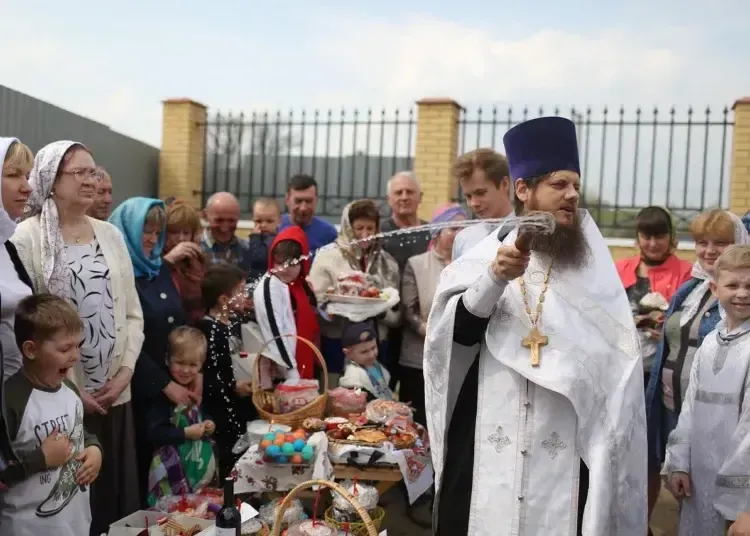 Розклад богослужінь та освячення пасок на Великдень у Дніпрі