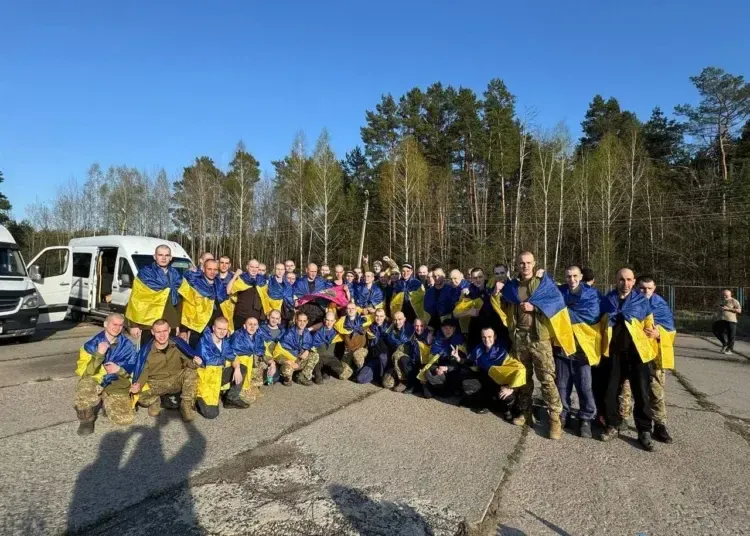 Напередодні Великодня з російського полону повернулися 28 військовополонених з Дніпропетровщини
