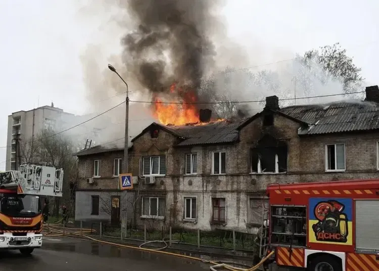 У Дніпрі горів двоповерховий житловий будинок